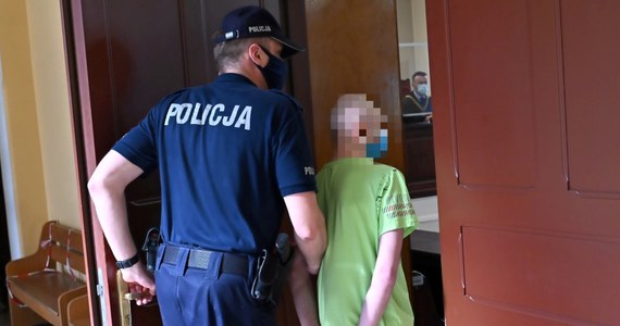 Jest wyrok ws. ataku nożem w ośrodku wychowawczym w Rewalu w Zachodniopomorskiem. Sąd Okręgowy w Szczecinie skazał na pięć lat więzienia młodego mężczyznę, który zranił 15-letniego kolegą. Wyrok jest nieprawomocny. 