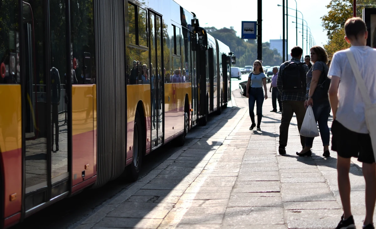 ​W Warszawie na ulicy Grochowskiej autobus potrącił 14-latka. Chłopiec trafił do szpitala.