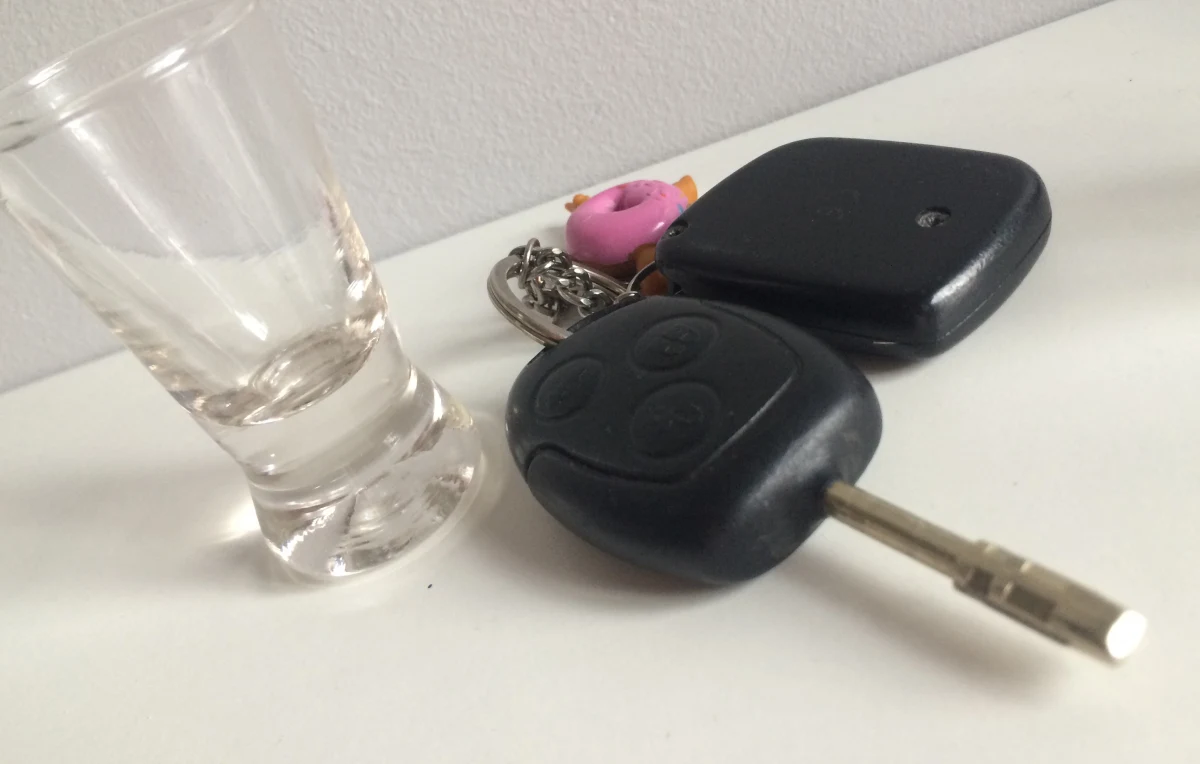 ​Nietrzeźwy kierowca omal nie spowodował kolizji w Dzianiszu. Mężczyzna nagle zatrzymał się w poprzek drogi. Po przebadaniu alkomatem okazało się, że ma 3,3 promila alkoholu w organizmie.