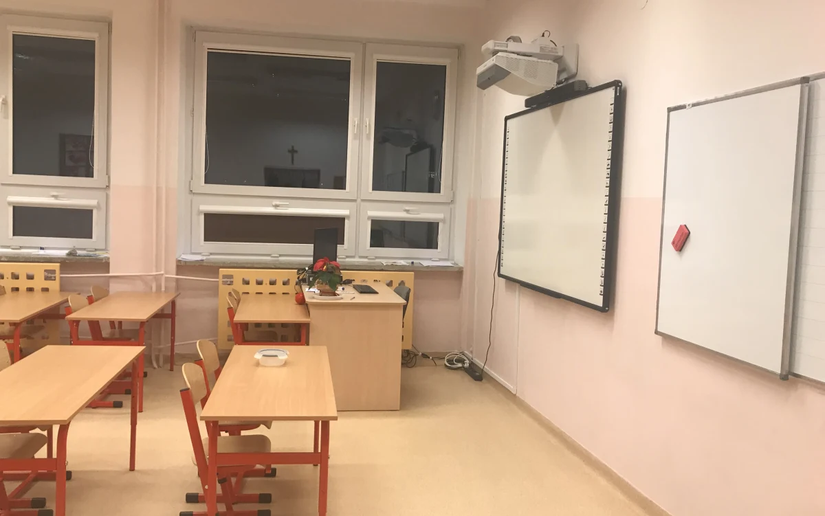 W pięciu szkołach w Wielkopolsce potwierdzono zakażenia koronawirusem - powiedziała PAP Magdalena Miczek z Kuratorium Oświaty w Poznaniu. Zakażenia potwierdzono w placówkach w Poznaniu oraz w powiatach śremskim i międzychodzkim. 