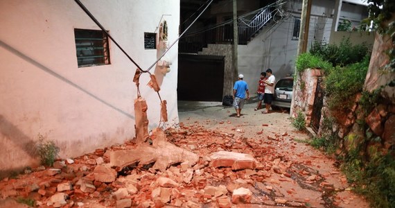 Silne trzęsienie ziemi nawiedziło południowy Meksyk w pobliżu kurortu Acapulco na Pacyfiku, powodując kołysanie budynków w Meksyku oddalonym o ponad 300 kilometrów. Część mieszkańców została ewakuowana. 