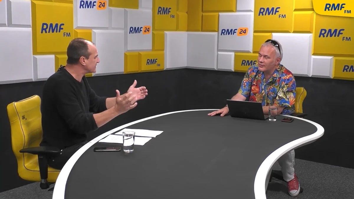 Gościem Porannej rozmowy w RMF FM był Paweł Kukiz. Jednym z tematów rozmowy była sprawa reasumpcji głosowania ws. „lex TVN”. To właśnie lider ugrupowania zgłosił pomyłkę w głosowaniu, co doprowadziło do jego powtórzenia. „Panie redaktorze siedzę w ostatnim rzędzie. Był taki harmider” – mówił Kukiz, tłumacząc sytuację. Robert Mazurek dopytywał o to, czy na pewno doszło do pomyłki, wtedy jego gość bardzo się zdenerwował – zagroził, że wyjdzie ze studia i… wyjął aparat słuchowy. „Jakim prawem pan mi zarzuca kłamstwo” – mówi wzburzony Paweł Kukiz. 