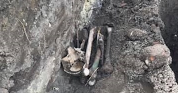 ​We Wrocławiu podczas prac przy przebudowie torowiska tramwajowego znaleziono ludzkie szczątki. Na miejsce wezwano archeologa, a budowę wstrzymano.