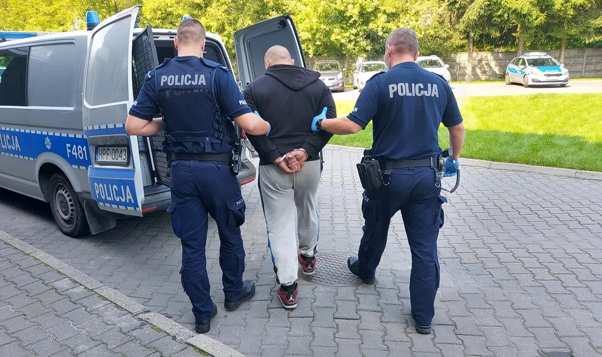 Sąd w Radomsku zastosował tymczasowy areszt wobec 32-latka, który po pijanemu zabrał 1,5-roczne dziecko z domu i woził ulicami miasta w swoim mercedesie. Podczas zatrzymania policjanci znaleźli w jego aucie narkotyki. Grozi za to kara do 5 lat pozbawienia wolności.