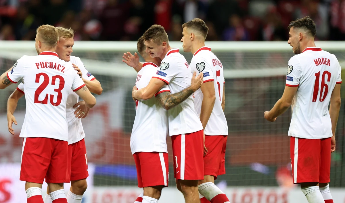 Dziś mecz Polska - Anglia w ramach eliminacji MŚ 2022. Na PGE Narodowym zasiądzie komplet kibiców. Ci, którym nie udało się przez internet kupić miejsca na parkingu przy PGE Narodowym nie będą mogli zostawić auta tam ani w najbliższej okolicy stadionu - przekazała Michał Proszowski, rzecznik PGE Narodowego.