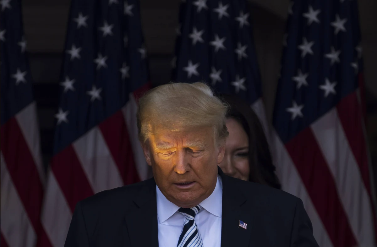 Były prezydent Donald Trump wraz z synem Donaldem jr. będzie komentował na żywo walkę bokserską niemal 59-letniego Evandera Holyfielda z byłym mistrzem MMA Vitorem Belfortem - podała telewizja ESPN. Walka wypada w rocznicę zamachów 11 września.