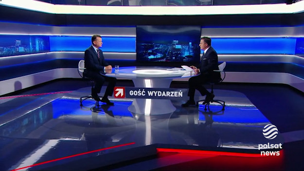Minister obrony narodowej Mariusz Błaszczak był pytany o współpracownika KGB, który przyjechał na Forum Ekonomiczne w Karpaczu.- Jesteśmy w strefie Schengen. MSZ wyjaśnił, że ten człowiek dostał wizę w innym kraju Unii Europejskiej, należącym do strefy Schengen (dlatego wjechał do Polski - red.). A został zaproszony przez organizatorów tego przedsięwzięcia. Organizatorzy zapraszali - nie rząd. W mediach społecznościowych widziałem tłumaczenie jednego ze współorganizatorów, byłego ambasadora Polski na Łotwie i w Armenii, który znany jest z wypowiedzi atakujących obecny rząd - mówię o ambasadorze Nowakowskim - który wyjaśniał, że ten człowiek był zaproszony - mówił w rozmowie z Bogdanem Rymanowskim.Fragment programu "Gość Wydarzeń", emitowanego na antenie Polsat News.