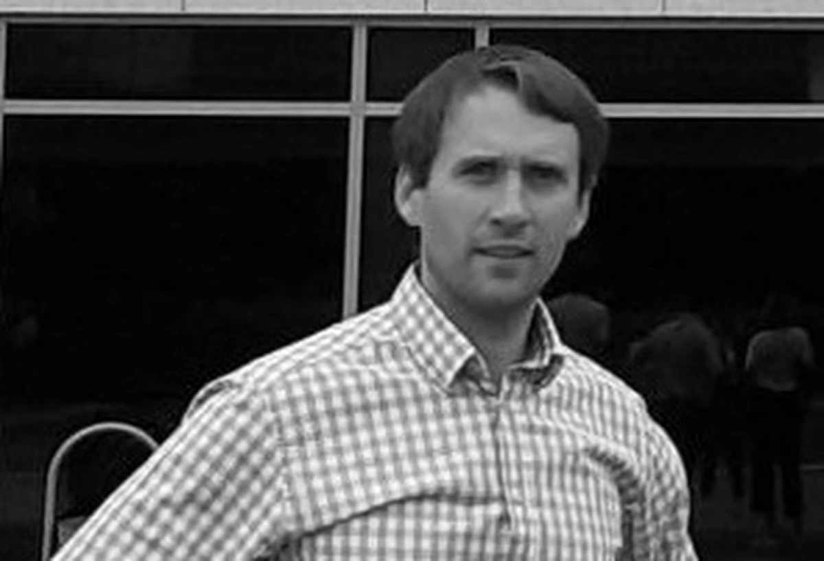 ​Wykładowca Uniwersytetu im. Adama Mickiewicza w Poznaniu dr Mateusz Witkowski zginął w wypadku na autostradzie A2. Poinformowało o tym biuro prasowe uczelni.