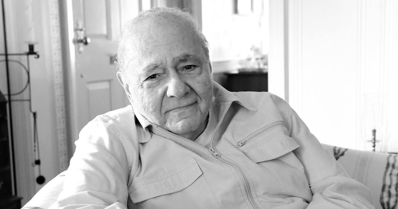 Nie żyje Michael Constantine. Aktor zmarł 31 sierpnia. Miał 94 lata. Sławę i rozpoznawalność przyniosła mu rola ojca panny młodej w komedii romantycznej "Moje wielkie greckie wesele". Wcielił się w niej w postać Gusa Portokalosa, dla którego najlepszym remedium na każde schorzenie był płyn do mycia szyb. 