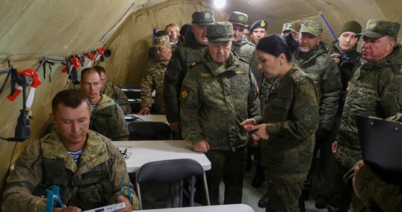 Rosyjsko-białoruskie ćwiczenia Zapad 2021 wkraczają w ostatnią, kulminacyjną fazę, która potrwa od 10 do 16 września. Manewry rozbudzają emocje i niepokój – nieprzypadkowo, bo jak podkreślają w rozmowie z RMF FM eksperci, to nie tylko ćwiczenia wojskowe, ale też operacja psychologiczna - próba wywołania strachu przez pokaz siły. Groźba dużego konfliktu jest jednak znikoma, co nie znaczy, że ni ma ryzyka prowokacji i incydentów. 