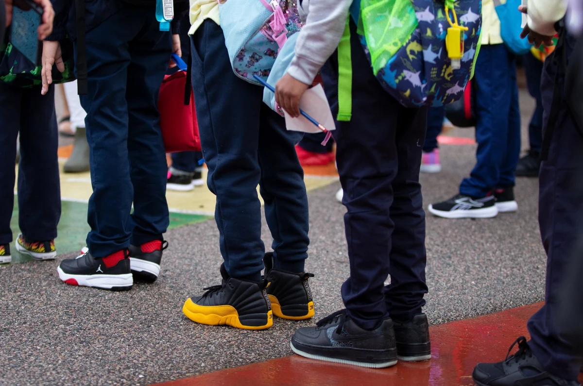 "W przypadku skierowania uczniów na naukę zdalną, w związku z ogniskiem zakaźnym w szkole, nie ma podziału uczniów na zaszczepionych przeciw Covid-19 i na niezaszczepionych" - poinformował minister edukacji i nauki Przemysław Czarnek. "Nie pozwalam na to" - podkreślił polityk. 