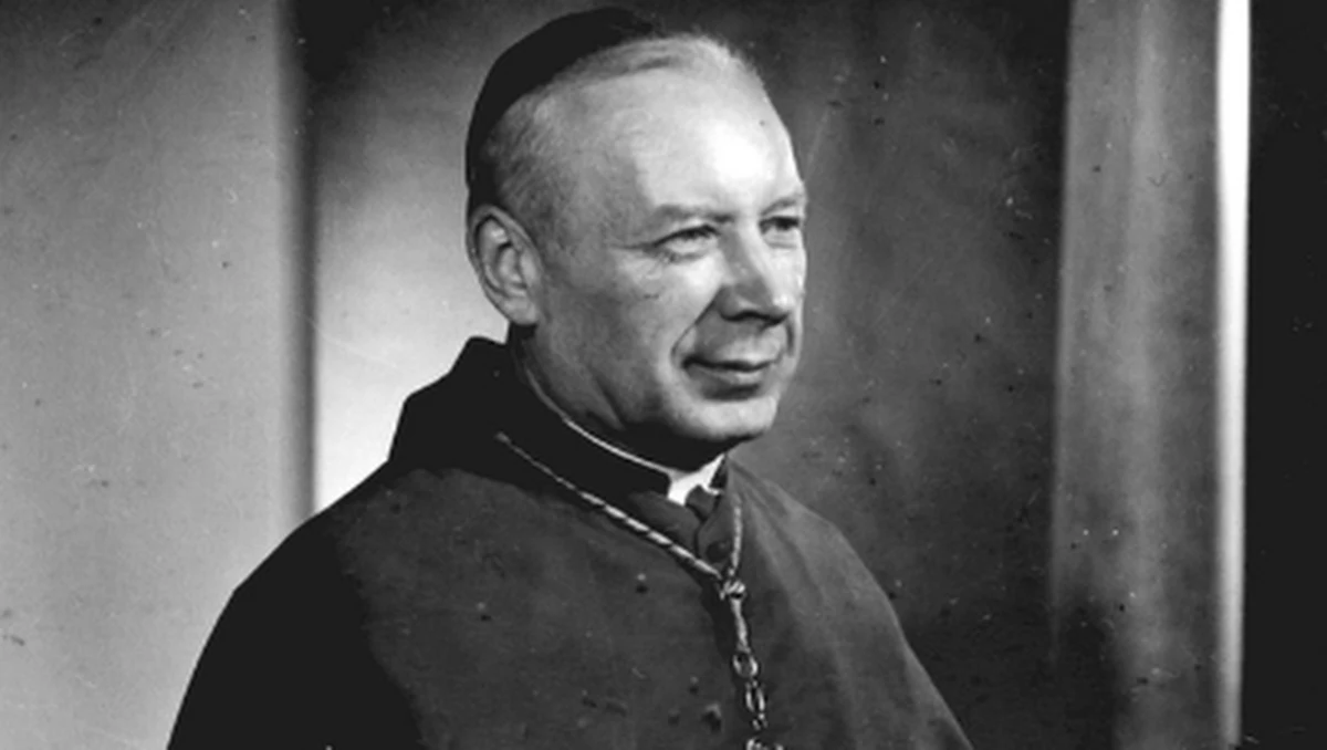 Był późny, piątkowy wieczór 25 września 1953 r. gdy do bramy Domu Arcybiskupów Warszawskich przy ul. Miodowej zapukali smutni "panowie w ceratach". W internowaniu Prymas Wyszyński spędził 3 lata pomiędzy 25 września 1953 a 28 października 1956, pisze Anna Druś, autorka artykułu w portalu stacja7.pl