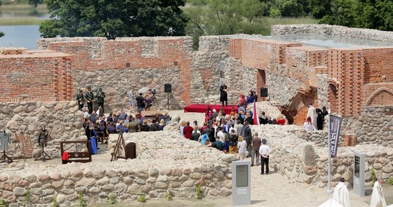 Otwarte trzy miesiące temu po kompleksowej rewitalizacji ruiny zamku krzyżackiego w Szczytnie na Mazurach odwiedziło już 100 tys. osób - podał szczycieński magistrat. To ponad trzykrotnie lepszy wynik niż zakładano przy planowaniu tej turystycznej atrakcji. 