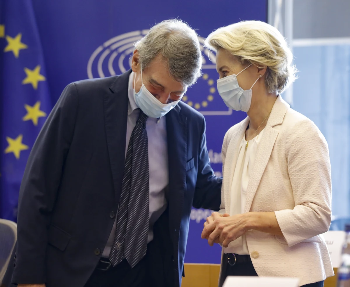 Parlament Europejski stoi murem za Komisją Europejską w sprawie polskiego Krajowego Planu Odbudowy. KE zwleka z akceptacją programu w związku ze stawianiem przez rząd PiS prawa krajowego nad unijnym oraz problemami z niezawisłością sądów. 