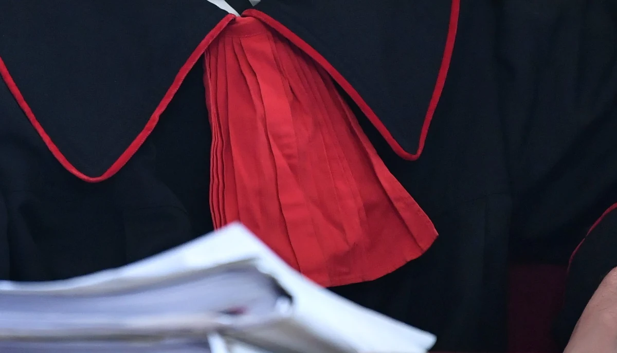 ​Prokuratura Krajowa zawiesiła w czynnościach służbowych prokuratora ze Świdnicy, który wczoraj chodził po mieście nietrzeźwy i całkowicie nagi. Mężczyznę mogą czekać dalsze konsekwencje i postępowanie dyscyplinarne.