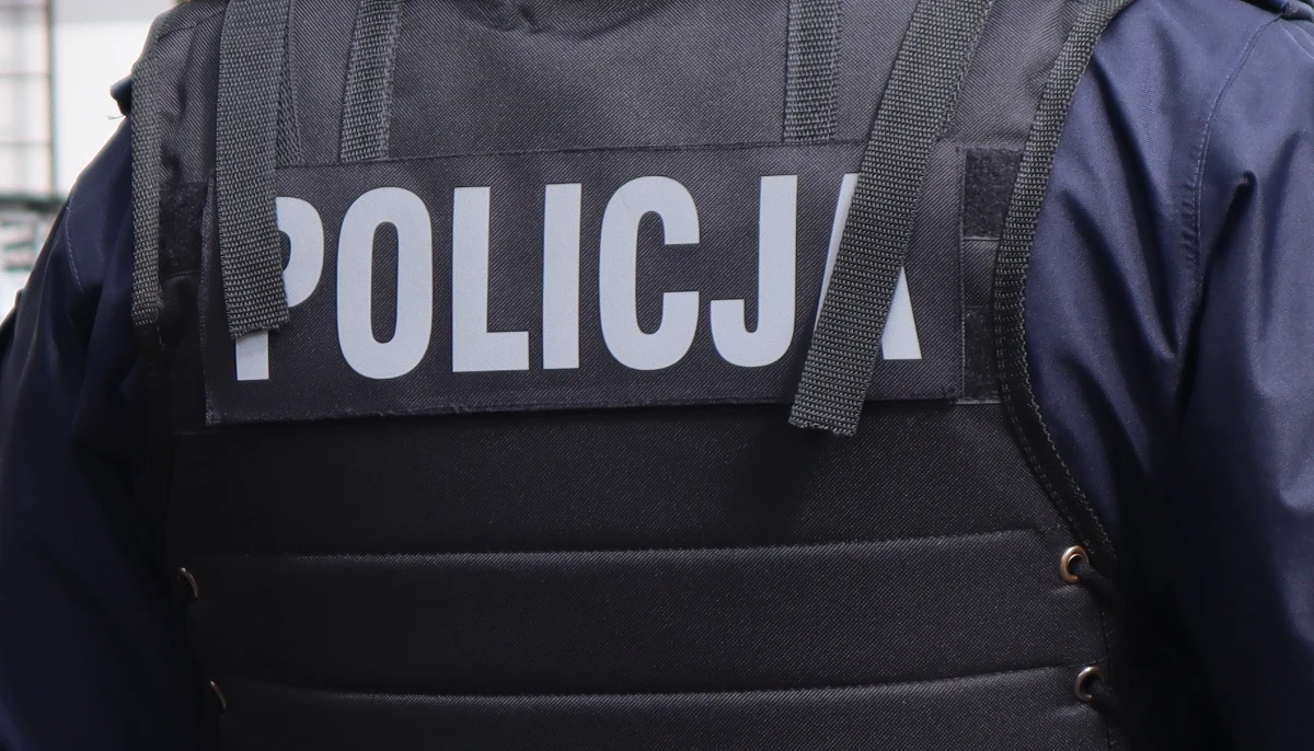 Komendant Wojewódzki Policji we Wrocławiu zwolnił ze służby jednego z policjantów, którzy brali udział w interwencji, po której zmarł 25-letni Dmytro z Ukrainy. Sprawę wciąż bada prokuratura.