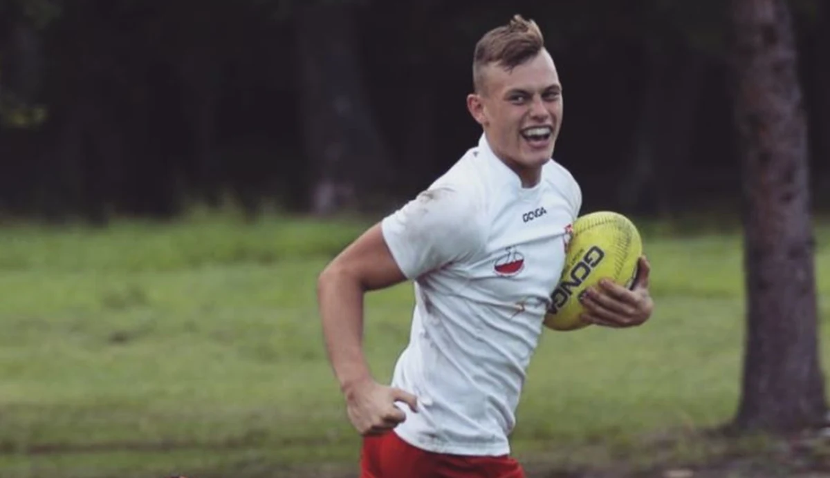 W sobotę reprezentacja Polski w rugby zmierzy się w Krakowie, po raz pierwszy w historii, z drużyną narodową Węgier. Będzie to spotkanie towarzyskie, ale ważne z punktu widzenia przygotowań do październikowego meczu z Ukrainą w ramach Rugby Europe Trophy. Zgrupowanie w Krakowie rozpoczęło się w czwartek. Wśród powołanych przez selekcjonera Chrisa Hitta jest Bartłomiej Janeczko – zawodnik na co dzień reprezentujący drużynę Juvenii Kraków. Porozmawialiśmy z nim na antenie radia RMF24. 