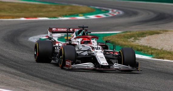 ​Robert Kubica (Alfa Romeo Racing Orlen) zajął 19. miejsce w kwalifikacjach do sobotniego sprintu przed niedzielnym wyścigiem Formuły 1 o Grand Prix Włoch na torze Monza. Najszybszy był Fin Valtteri Bottas z Mercedesa.