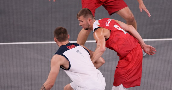 ​W pierwszym meczu mistrzostw Europy koszykarzy 3x3 reprezentacja Polski pokonała w Paryżu Estonię 20:18. Planowany także na piątek mecz biało-czerwonych ze Słowenią został przeniesiony na sobotę z powodu niejasnych wyników testów na koronawirusa w tej drużynie.