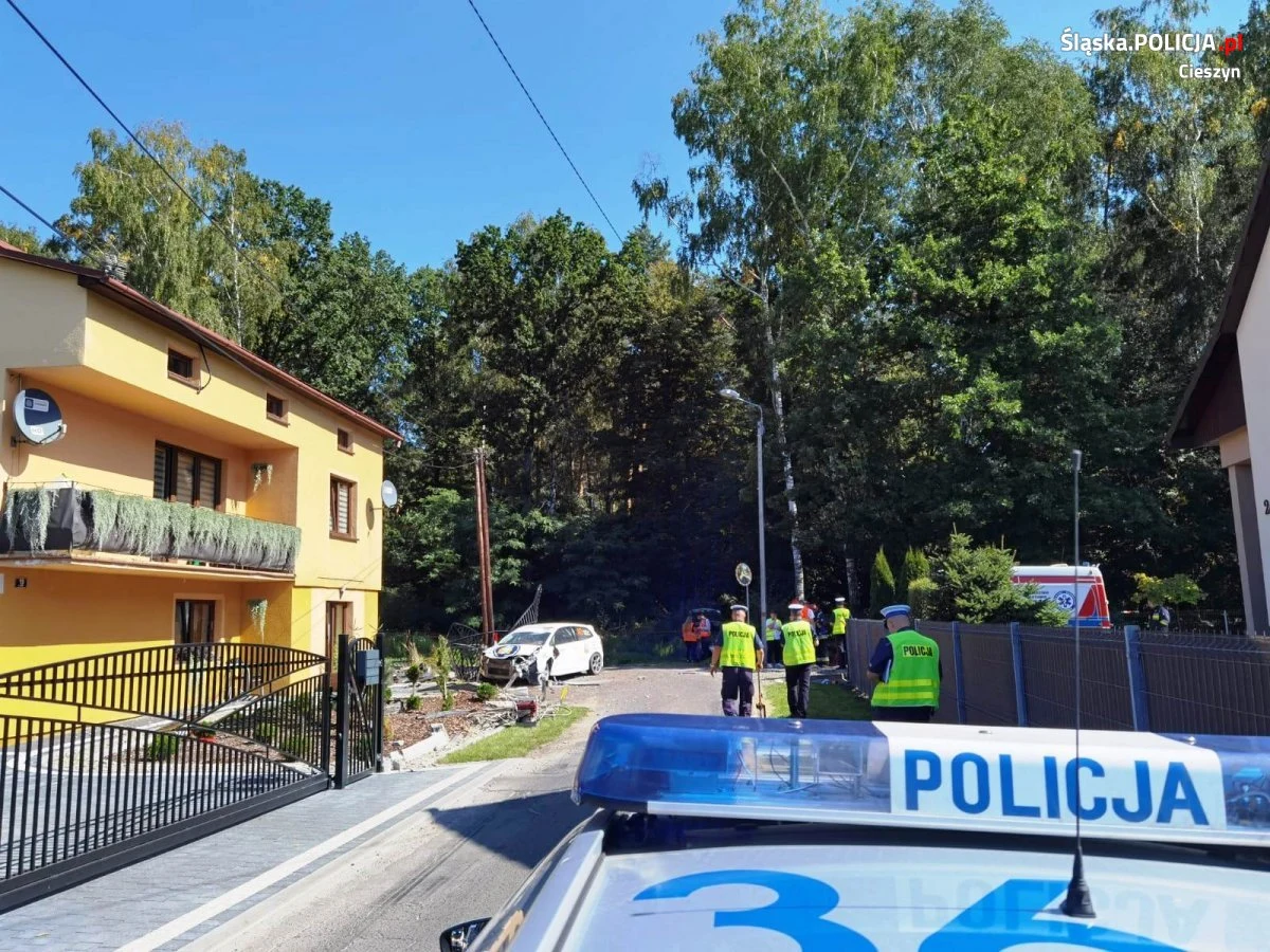 Kierowca prowadzący rozbity podczas Rajdu Śląska samochód był trzeźwy, a – według wstępnych ustaleń – powodem wypadku, w którym zginęła jego 39-letnia pilotka, był poślizg – poinformowała policja. Do wypadku doszło dziś przed południem w Chybiu, na trzecim z ośmiu zaplanowanych na ten dzień odcinków specjalnych rajdu zaliczanego do cyklu mistrzostw Polski. Informację dostaliśmy na Gorącą Linię RMF FM. Rajd został przerwany.