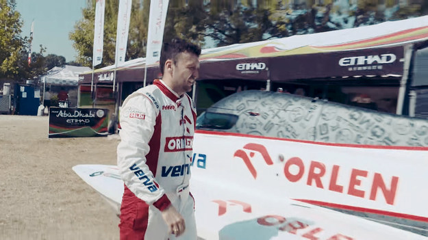 Pierwsze Grand Prix Formuły 1 H20 odbywa się we włoskim San Nazzaro. Polskę i barwy Orlen Team reprezentuje Bartłomiej Marszałek. W kwalifikacjach zajął 14. miejsce. 

