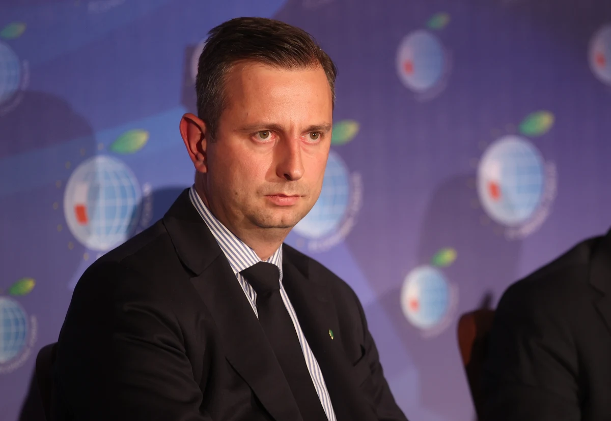 „Szczytem najwyższego chamstwa” nazwał szef PSL Władysław Kosiniak-Kamysz zachowanie antyszczepionkowców, którzy zaatakowali go kilka dni temu na ulicy w Karpaczu. Zauważył, że „dotyka to też innych lekarzy”, a równocześnie podkreślił: „My się nie wystraszymy. Będziemy robić swoje”.