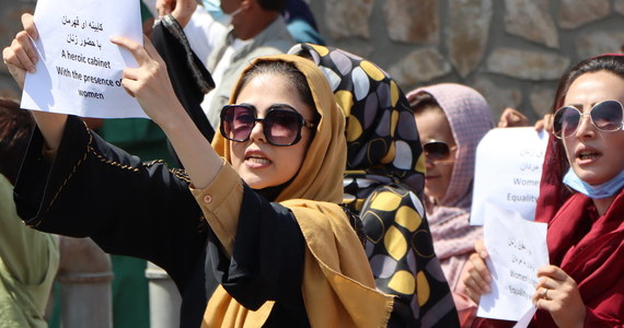 Kobiety w Afganistanie będą mogły kontynuować naukę na uczelniach wyższych, w tym na studiach podyplomowych. Grupy studentów będą jednak podzielone ze względu na płeć, a strój islamski na zajęciach będzie obowiązkowy - powiedział w niedzielę minister szkolnictwa wyższego w rządzie talibów Abdul Baki Hakkani.