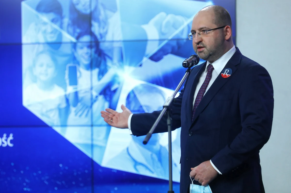 Adam Bielan został jednomyślnie wybrany na prezesa Partii Republikańskiej, a funkcję przewodniczącego Rady Krajowej powierzono Karolowi Rabendzie. W niedzielę odbył się kongres założycielski partii, w którego trakcie wybrano władze krajowe ugrupowania - poinformowano w komunikacie.