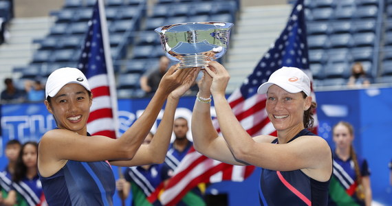 Samantha Stosur i Shuai Zhang wygrały deblową rywalizację w turnieju tenisowym US Open, pokonując w finale Amerykanki Cori Gauff i Catherine McNally 6:3, 3:6, 6:3. To drugi wspólny tytuł wielkoszlemowy australijsko-chińskiego duetu.