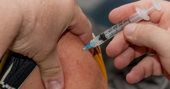 Brytyjski rząd przygotowuje się do uruchomienia największego programu szczepień przeciwko grypie w historii. Według ministra zdrowia, z powodu restrykcji wprowadzonych w związku z pandemią koronawirusa ludzie mają dużo mniejszą odporność.