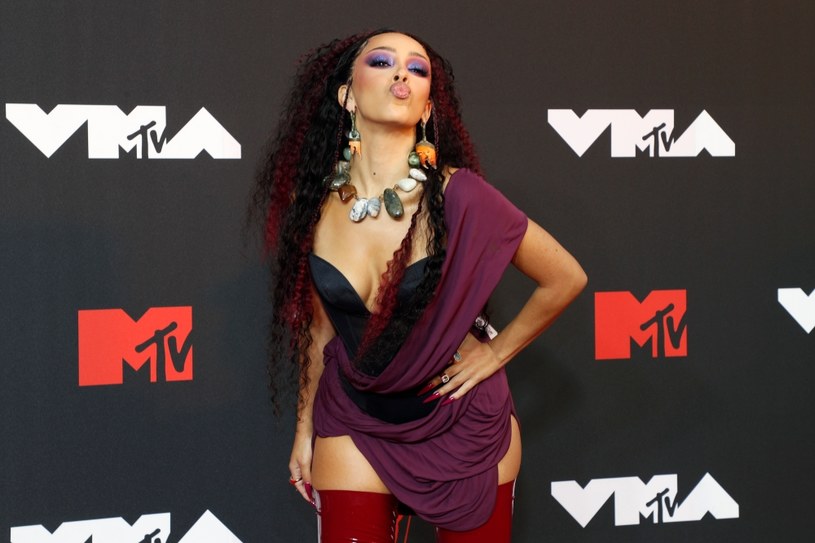 W Nowym Jorku odbyła się gala MTV VMA 2021. Kto odebrał prestiżowe statuetki i kto pojawił się na scenie? Sprawdźcie wyniki.