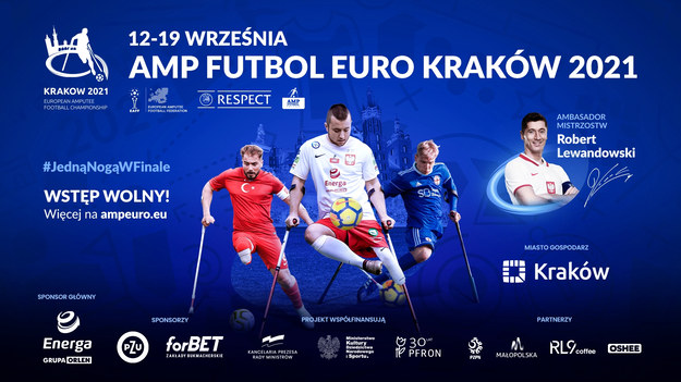 W wielkim stylu w Krakowie rozpoczęły się Mistrzostwa Europy Amp Futbol Kraków 2021. Polacy bardzo pewnie pokonali Ukrainę 3:0, co podziwiało 6427 świetnie bawiących się kibiców. To nowy frekwencyjny rekord na meczach ampfutbolowych w naszym kraju.

To było prawdziwe święto ampfutbolu. Już ponad godzinę przed meczem okolice stadionu Cracovii były zalane kibicami ubranymi w biało-czerwone barwy, którzy zmierzali, by wesprzeć gospodarzy mistrzostw Europy w ampfutbolu. Łącznie na trybunach zasiadło 6427 widzów z całej Polski. Tłum kibiców od początku bawił się rewelacyjnie, bo turniej rozpoczął się efektowną ceremonią otwarcia, którą uświetniło wykonanie hymnu turnieju przez zespół Sound'n'Grace.
