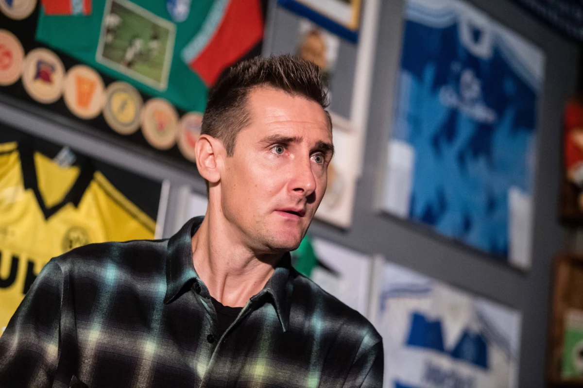 Były piłkarz reprezentacji Niemiec Miroslav Klose w wywiadzie dla magazynu "Kicker" poinformował, że przezwyciężył zakrzepicę i chciałby jak najszybciej wrócić do pracy trenerskiej. "Chcę jako trener stanąć na własnych nogach i zacząć działać na własny rachunek" - oświadczył.