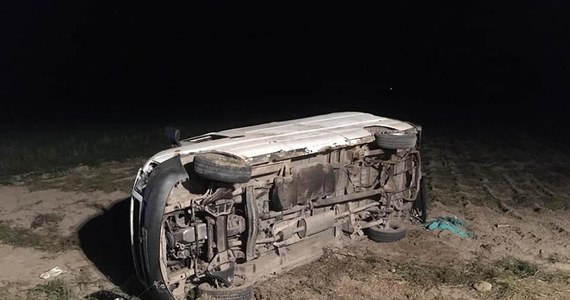 Kierowca i pasażer samochodu, którym potrącono policjanta podczas pościgu w miejscowości Gąsiory (Lubelskie), byli pod wpływem środków odurzających – poinformowała policja. Do zdarzenia doszło wczoraj wieczorem. Życiu funkcjonariusza nie zagraża niebezpieczeństwo.