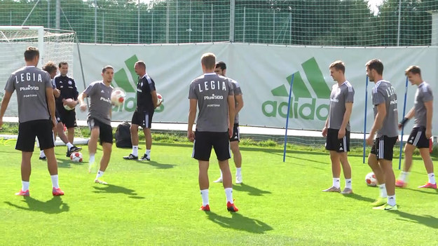 Legia Warszawa przygotowuje się do występów w Lidze Europy. W środę, w pierwszym spotkaniu zespół Czesława Michniewicza zagra na wyjeździe ze Spartakiem Moskwa. W grupie C rywalami mistrzów Polski są jeszcze SSC Napoli i Leicester City. 