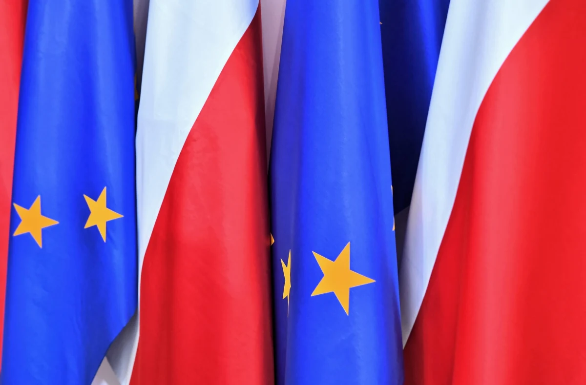 Polska powinna być dalej członkiem Unii Europejskiej - takiego zdania jest ponad 88 proc. ankietowanych w sondażu United Surveys dla "Dziennika Gazety Prawnej" i RMF FM. Niecałe 30 proc. uważa jednak, że nasze wyjście ze Wspólnoty to realny scenariusz.