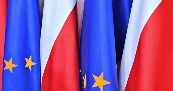 Polska powinna być dalej członkiem Unii Europejskiej - takiego zdania jest ponad 88 proc. ankietowanych w sondażu United Surveys dla "Dziennika Gazety Prawnej" i RMF FM. Niecałe 30 proc. uważa jednak, że nasze wyjście ze Wspólnoty to realny scenariusz.