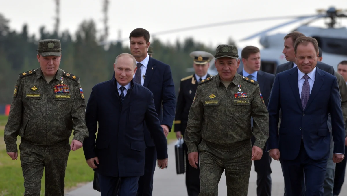 Prezydent Rosji Władimir Putin oglądał na poligonie Mulino w obwodzie niżnienowogrodzkim przebieg manewrów strategicznych Zapad-2021 - w tym zastosowanie robotów bojowych Uran-9 i Nerechta oraz najnowszego wozu bojowego piechoty B-19 z modułem Epocha.
