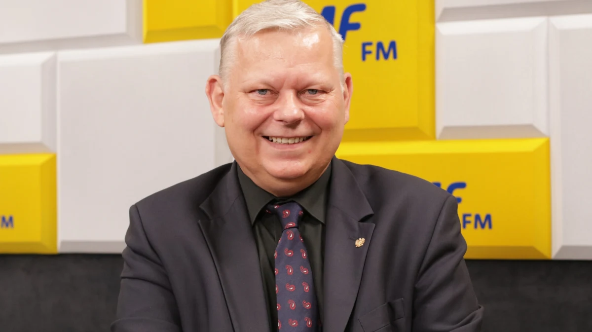 ​"Pewne elementy pojawiły się takie, jak przed II wojną światową. Żądają, żebyśmy uznali wyższość prawa europejskiego od polskiego. A jeżeli nie - to zostaniemy ukarani" - odpowiada Marek Suski, gość Roberta Mazurka w RMF FM, pytany o komentarz do słów o  "brukselskim okupancie". 