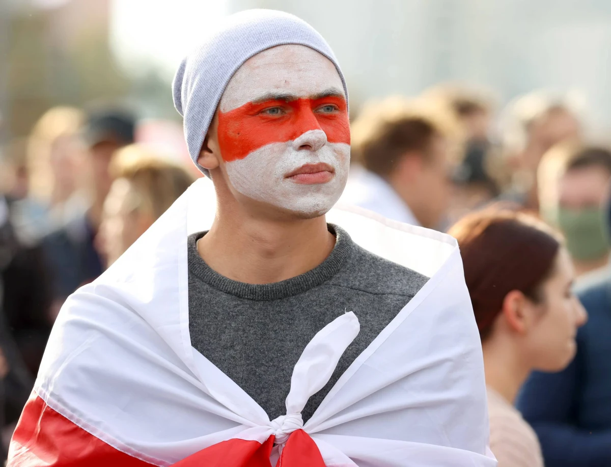 Nie było żadnych podstaw do zastosowania wobec zatrzymanego obywatela Białorusi tymczasowego aresztu. Tak prokuratura okręgowa tłumaczy okoliczności przesłuchania zatrzymanego przez policję opozycjonisty, ściganego na wniosek reżimu Łukaszenki czerwoną notą Interpolu. Mińsk poszukuje 27-latka za niezatrzymanie samochodu na polecenie milicji i potrącenie interweniujących funkcjonariuszy podczas protestów przeciwko sfałszowaniu wyników wyborów na Białorusi.