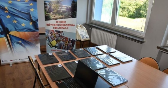 269 laptopów dla uczniów i nauczycieli krakowskich szkół branżowych i o profilu technicznym zakupiło Miejskie Centrum Obsługi Oświaty. Komputery, warte ok. 730 tys. zł, posłużą do realizacji zajęć, szkoleń i egzaminów zdalnych.