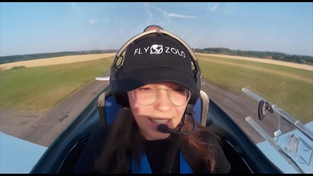 Ma zaledwie 19 lat i planuje samotną wyprawę mikrolotem dookoła świata: Zara Rutherford. Chce być najmłodszą pilotką świata, która dokonała takiego czynu.