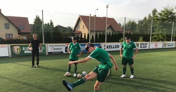 Blind Football, to piłka nożna dla niewidomych i słabowidzących. Drużyna Śląsk Wrocław Blind Football - będąca aktualnie mistrzami świata - szykuje się właśnie do eliminacji mistrzostw Europy. 22 września jedzie do Rumunii.