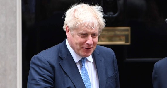 Podstawowym planem walki z pandemią Covid-19 jesienią i zimą są szczepienia i zachowywanie obecnych środków ostrożności, ale powrót do niektórych restrykcji pozostaje opcją rezerwową - powiedział brytyjski premier Boris Johnson. 