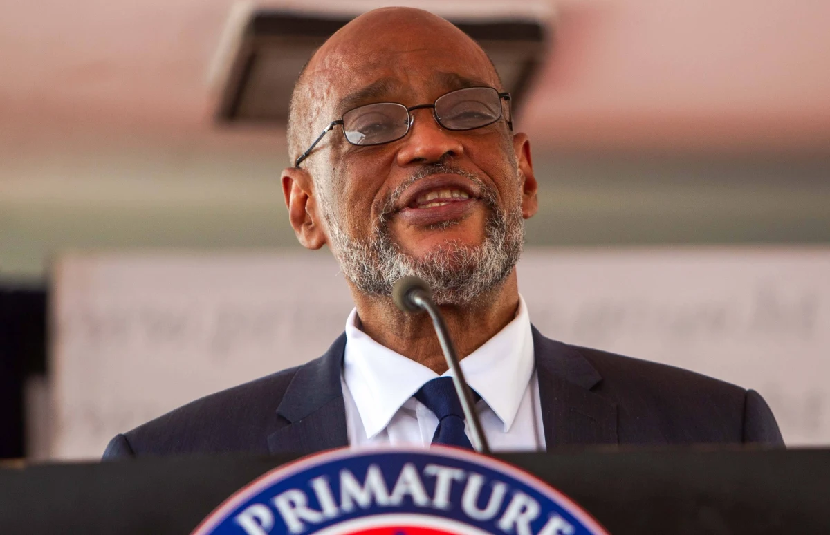 Szef haitańskiej prokuratury zażądał od sędziego prowadzącego śledztwo w sprawie zabójstwa prezydenta Jovenela Moise'ego, aby postanowić w stan oskarżenia premiera Ariela Henry'ego. Premier miał prowadzić rozmowy z jednym z podejrzanych o zabicie głowy państwa. 