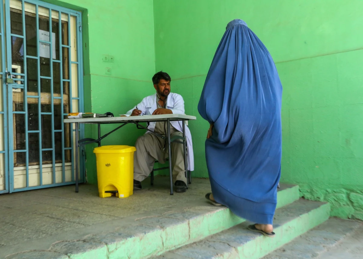 Unia Europejska nie ma innego wyjścia, jak rozmawiać z talibami, którzy przejęli władzę w Afganistanie - powiedział szef unijnej dyplomacji Josep Borrell. Dodał, że Bruksela będzie dążyć do koordynacji działań z rządami państw UE w celu zorganizowania obecności dyplomatycznej w Kabulu.