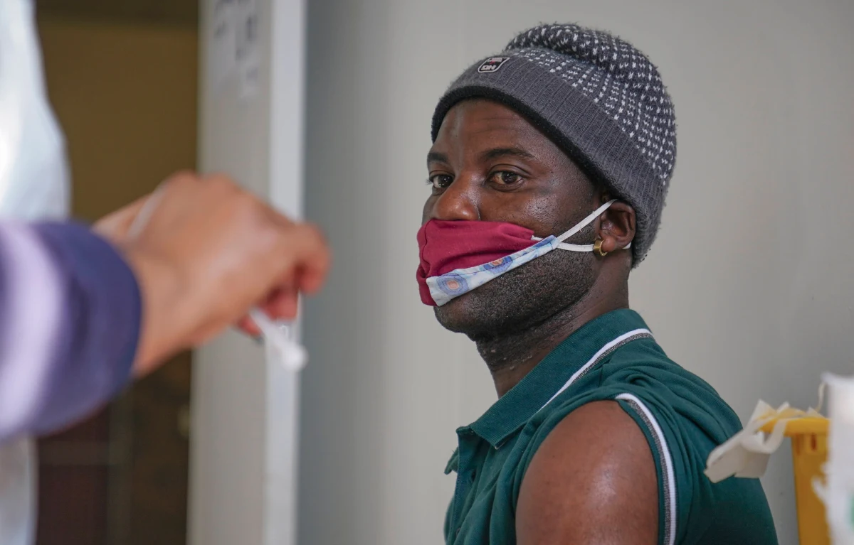 Mniej niż 3,5 proc. z 1,5 mld mieszkańców Afryki zostało zaszczepionych przeciwko Covid-19, daleko poniżej oficjalnego celu 60 proc. - powiedział na briefingu w Genewie John Nkengasong, dyrektor Afrykańskiego Centrum Kontroli Chorób. 