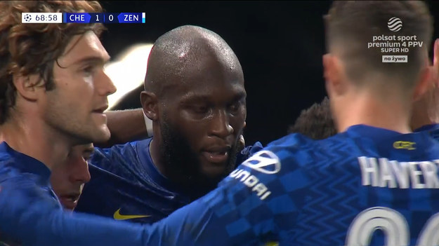 Liga Mistrzów. Po dośrodkowaniu Azpilicuety swą bramkę strzelił głową Romelu Lukaku. Chelsea Londyn - Zenit St. Petersburg 1-0.

