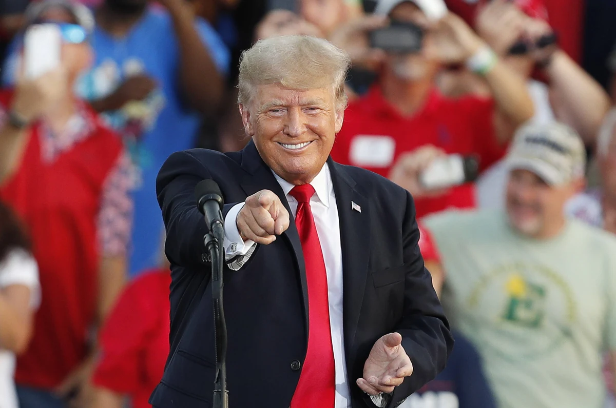 Najwyższy rangą wojskowy dowódca gen. Mark Milley miał podczas tajnego spotkania przekazać przedstawicielom armii, by bez jego wiedzy nie wykonywali rozkazów ówczesnego prezydenta Donalda Trumpa o użyciu siły i broni jądrowej. Miał być poważnie zaniepokojony mentalnym stanem Trumpa. Jak się okazuje nie on jeden. Takie rewelacje przynosi nowa książka Boba Woodwarda i Roberta Costy pod tytułem „Peril”.