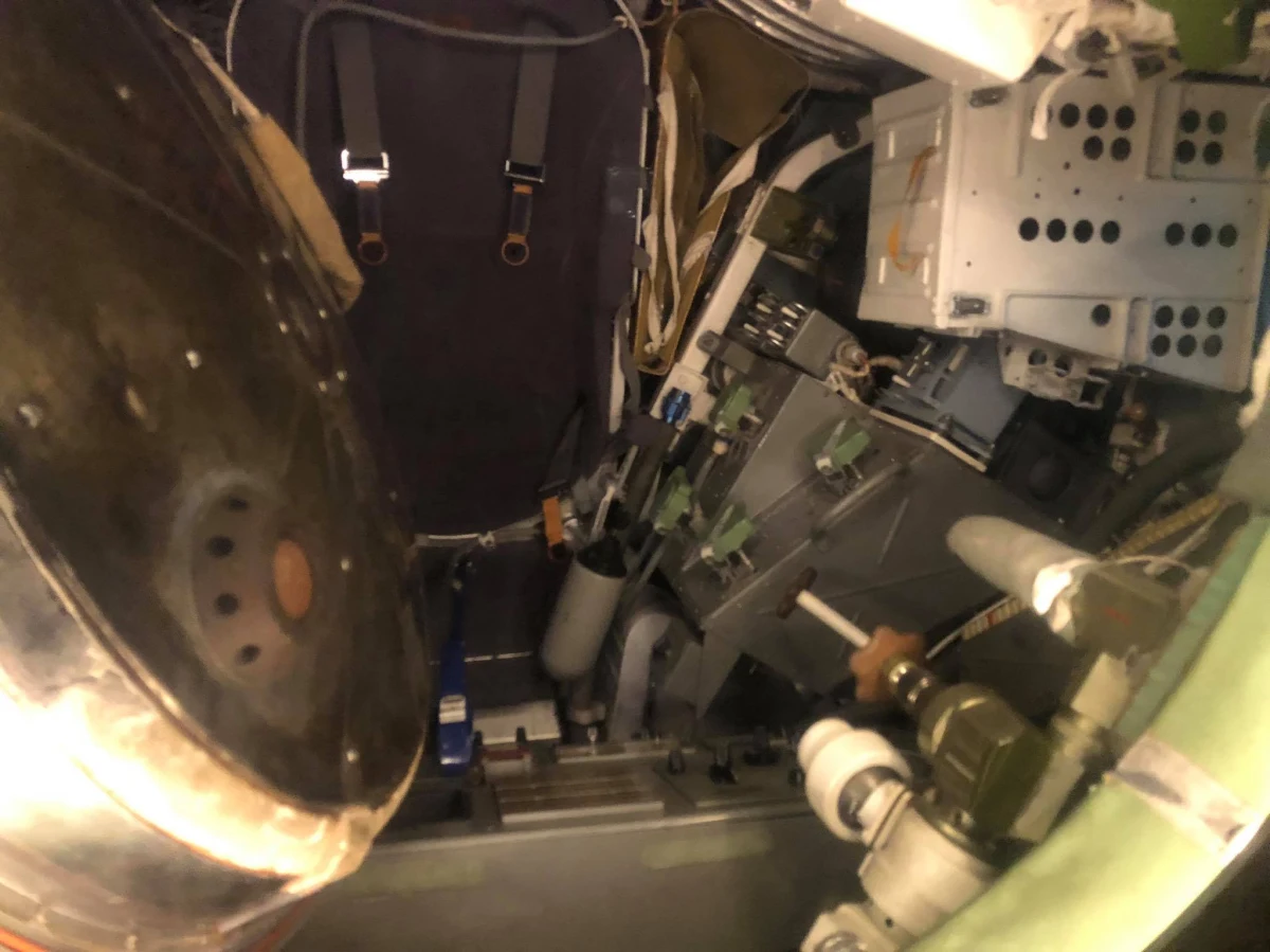 Kolekcję kosmicznych skafandrów i rakiet można zobaczyć od dzisiaj na wystawie "Cosmos Discovery" w Muzeum Nowa Praga w Warszawie. Eksponaty udostępniła amerykańska agencja NASA. Wśród nich jest między innymi oryginalna kapsuła, którą 43 lata temu leciał polski kosmonauta Mirosław Hermaszewski. Dzisiaj generał Hermaszewski, wybitny polski pilot wojskowy kończy 80 lat.